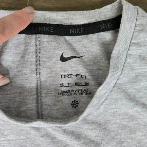 Nike Dri-Fit workout set Grey tank top Capri leggings sz S and M - Picture 3 of 12